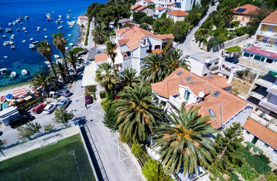 Apartments Villa Domus Marini ฮวาร์ ภายนอก รูปภาพ