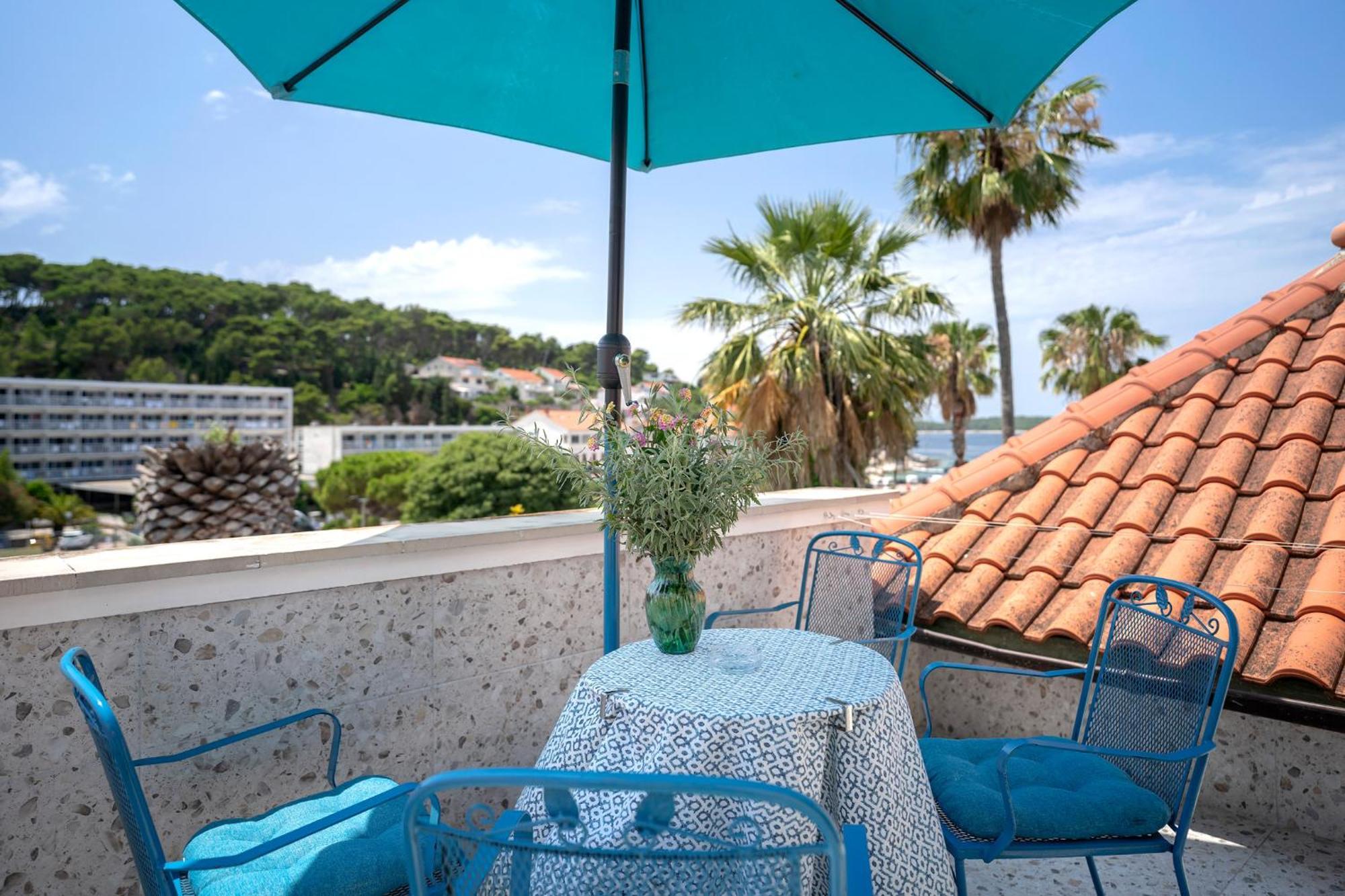 Apartments Villa Domus Marini ฮวาร์ ภายนอก รูปภาพ