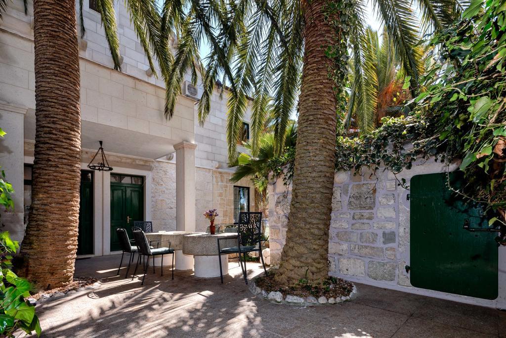 Apartments Villa Domus Marini ฮวาร์ ภายนอก รูปภาพ