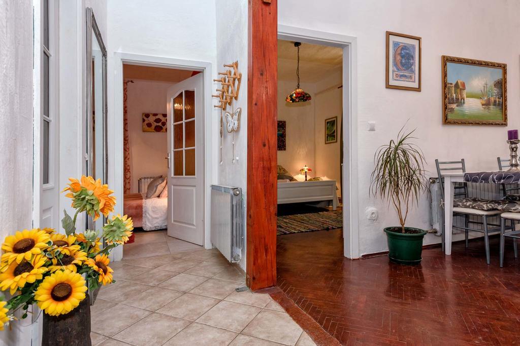 Apartments Villa Domus Marini ฮวาร์ ภายนอก รูปภาพ