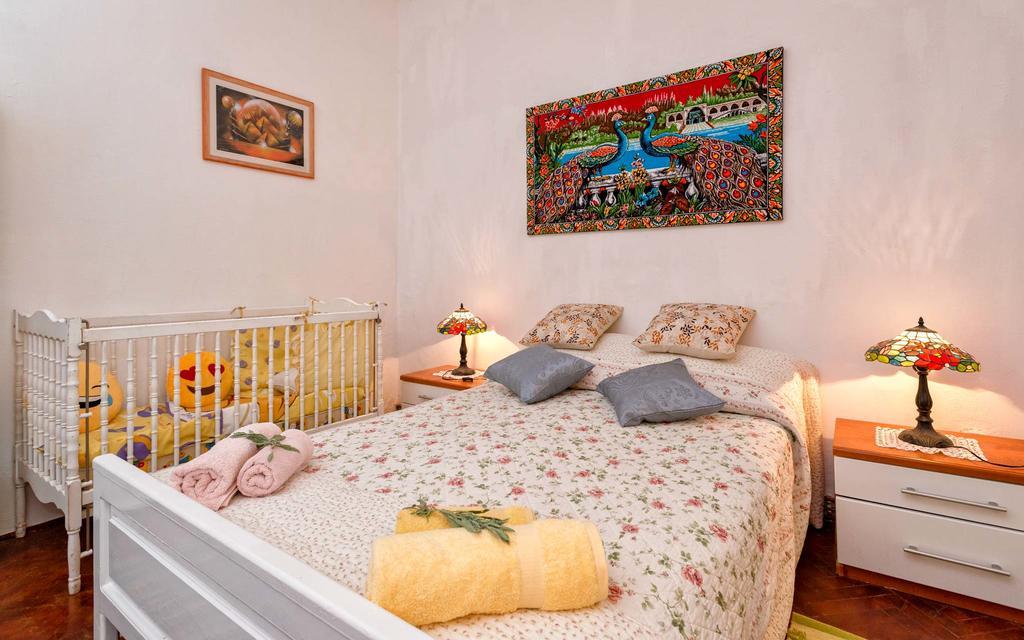 Apartments Villa Domus Marini ฮวาร์ ภายนอก รูปภาพ