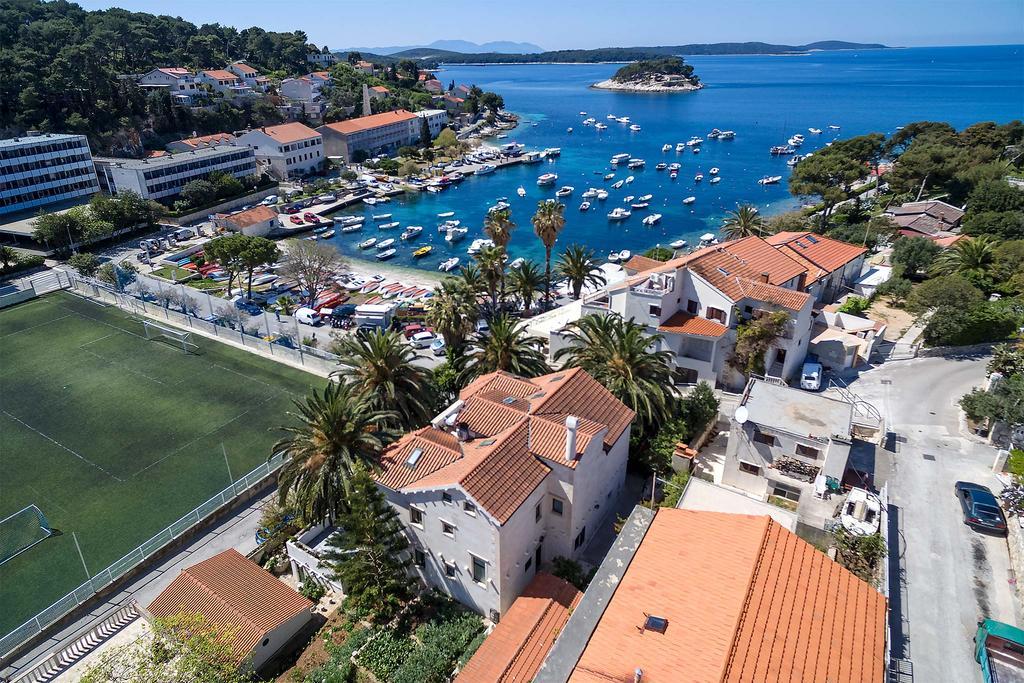 Apartments Villa Domus Marini ฮวาร์ ภายนอก รูปภาพ